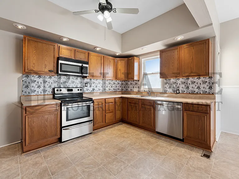 215 N King St — Photo 15