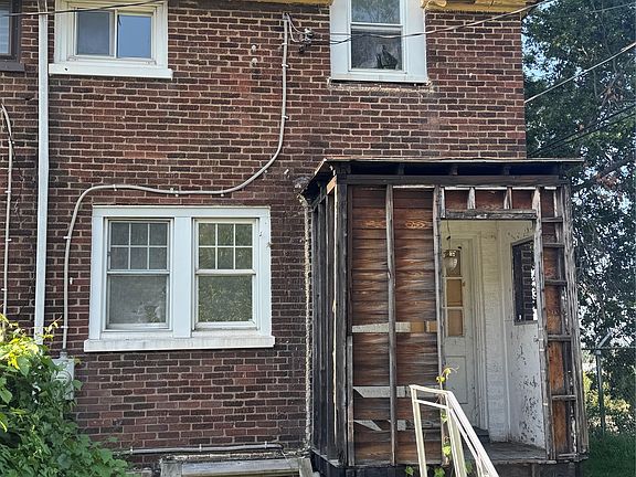 4th image of 1671 W 15th St