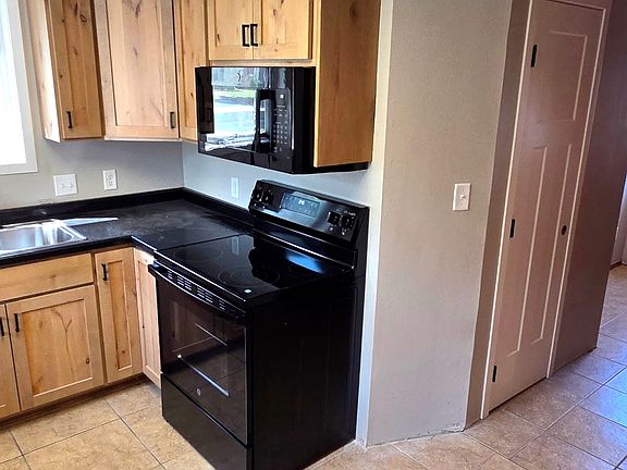 4th image of 704 11th St
