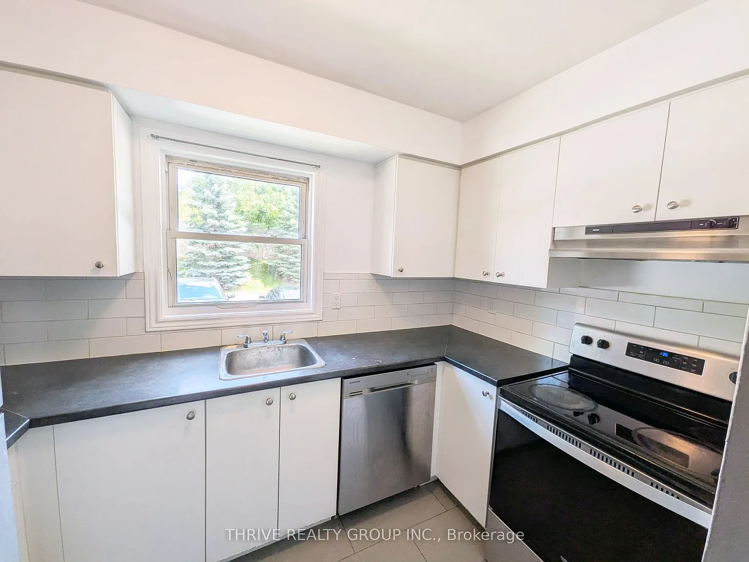 470 2nd St — Photo 4