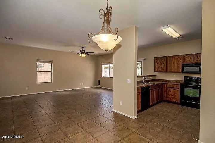 7034 W McMahon Way — Photo 2