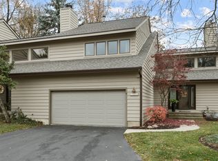 1526 Kirkwood Dr, Geneva, IL 60134