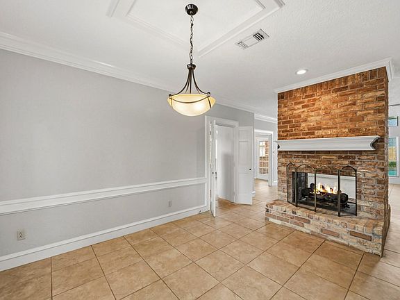 5th image of 19930 Hickory Wind Dr