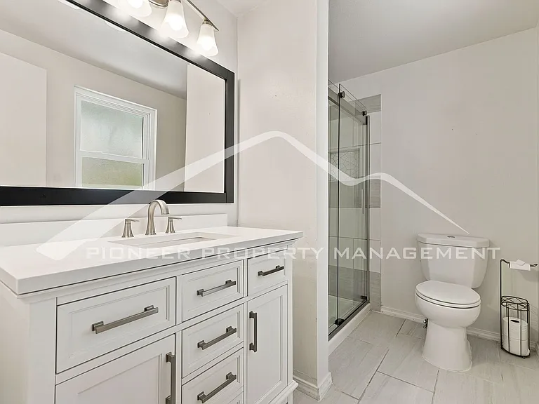 2896 S Paris St — Photo 17
