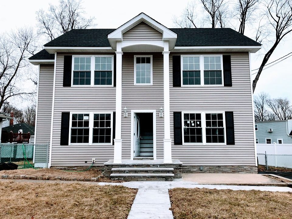 1st image of 5 White Oak Dr