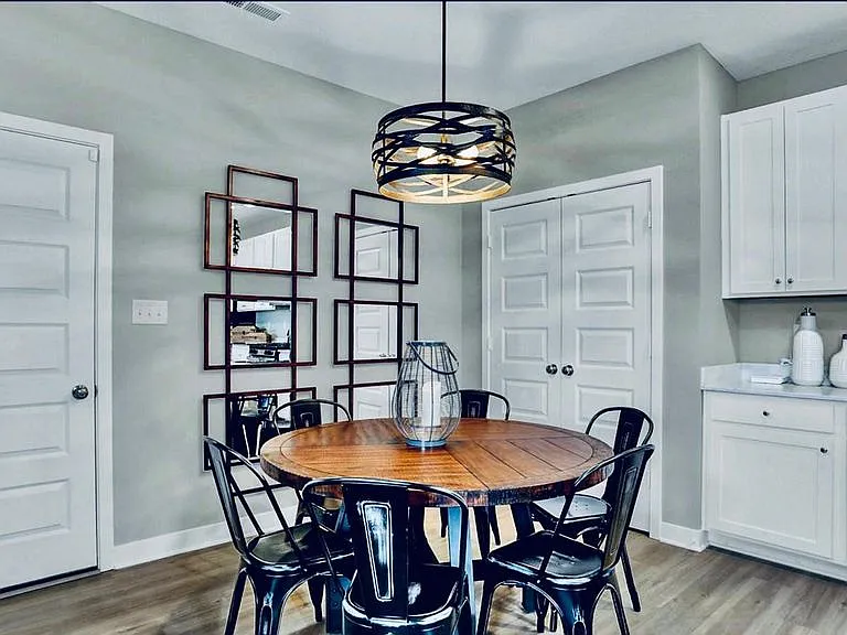 2076 Rowena Ln — Photo 23