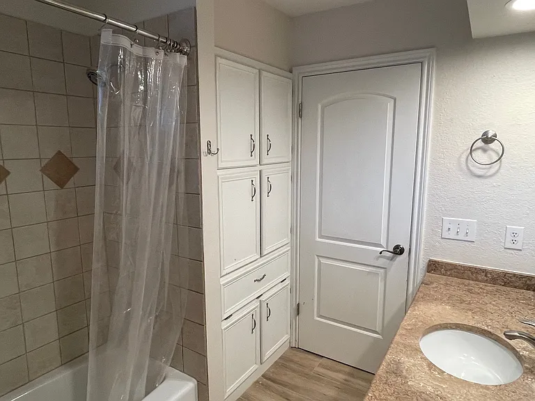 1017 Beecave Woods Dr — Photo 16