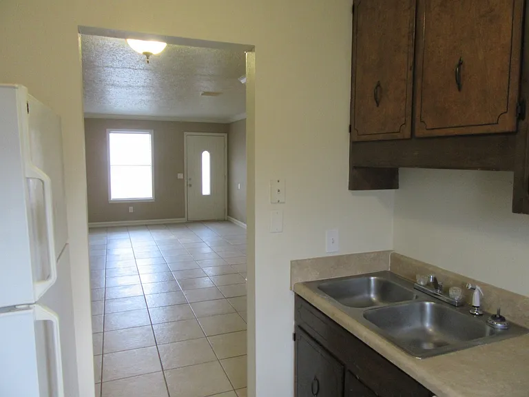 1104 W 19th Ct — Photo 12
