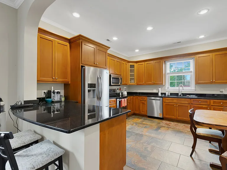 11 Taylor St — Photo 8