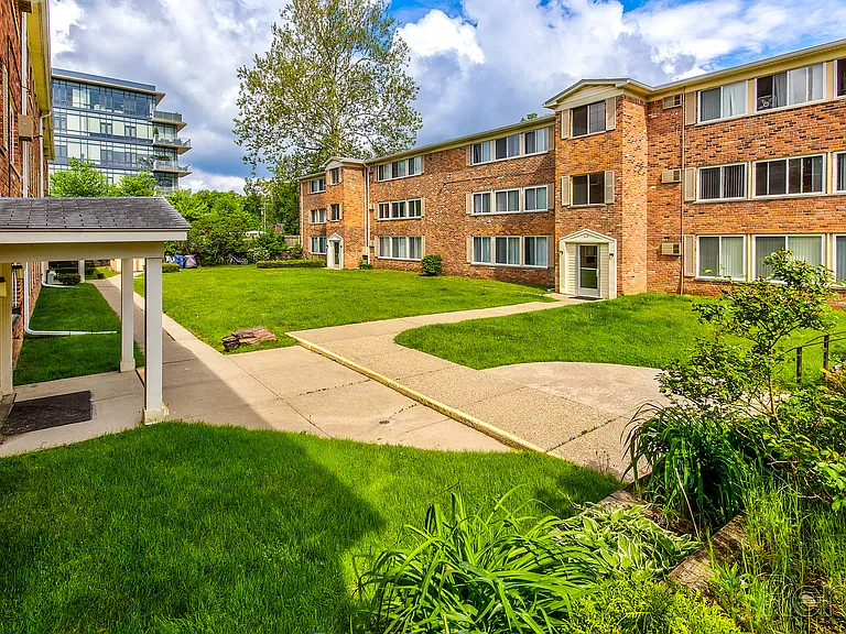 Wagon Wheel Apartments — Photo 43