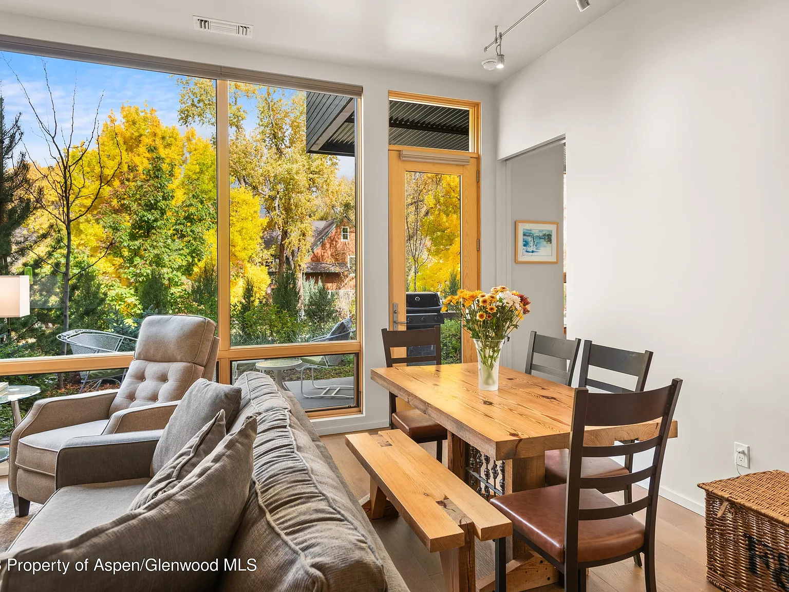 2 bed, 1141 sqft, $10,000 — Photo 4