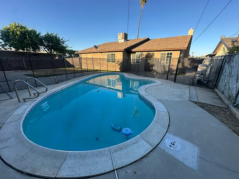 2901 Belhaven St — Photo 1