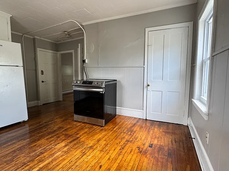 38 Prince Ave #B — Photo 4