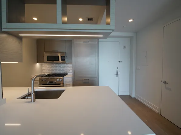 555 10th Avenue 54H image 3 of 18