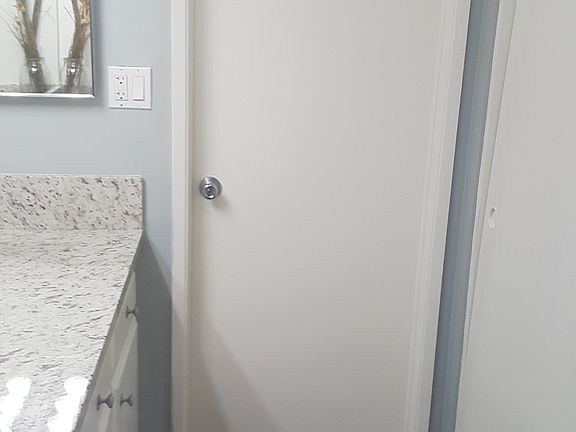 Bathroom has EXTRA CLOSET!