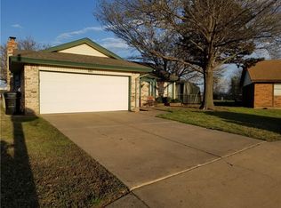 601 SW 22nd St, Moore, OK 73160