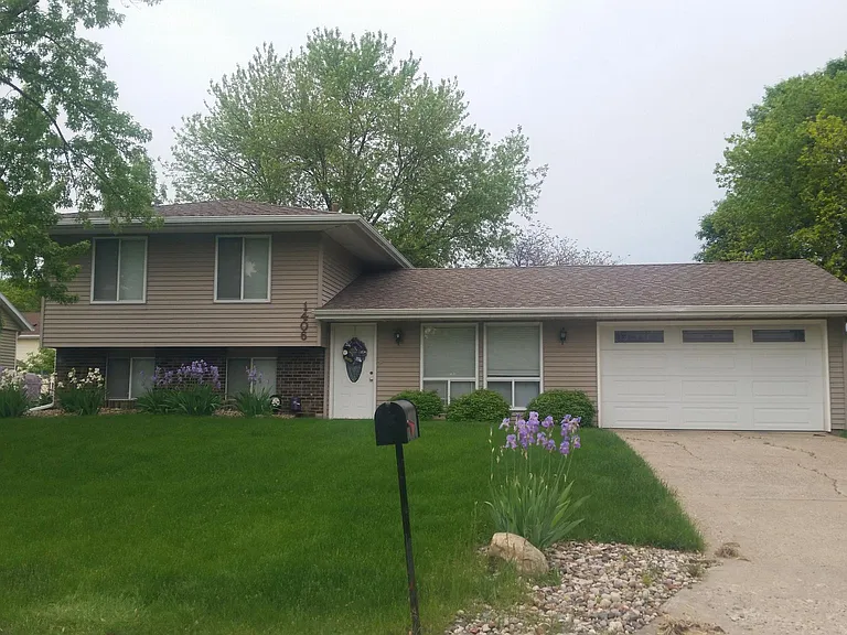 1406 NW 4th St — Photo 1