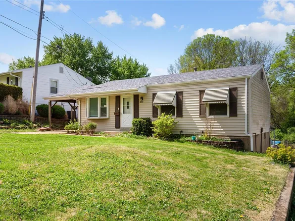 1644 Carey Ct, Hazelwood, MO 63042