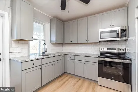 706-708 E Walnut St #A — Photo 5