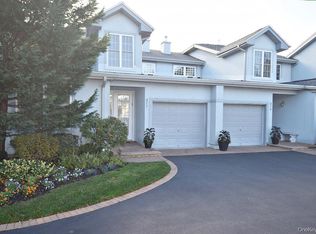 677 Balfour Pl, Melville, NY 11747
