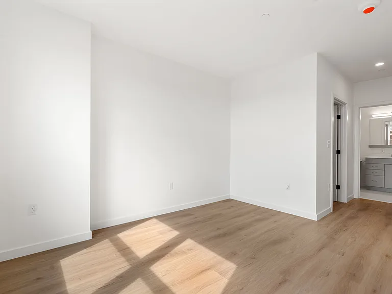 40 Centre — Photo 10