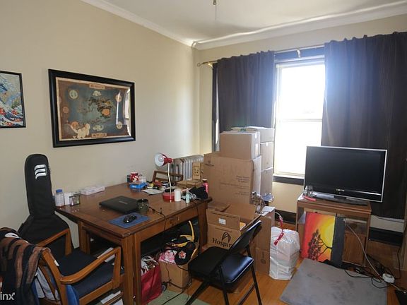 3rd image of 2711 W Wellington Ave #1