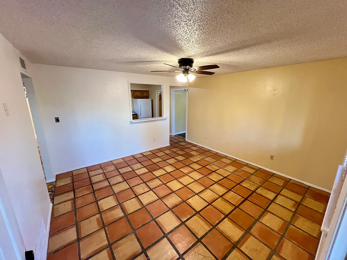 Building Photo - 1724 E Amador Ave