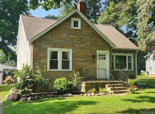 664 Detroit St, Howell, MI 48843