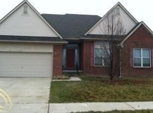 19535 Prince Dr, Macomb, MI 48044