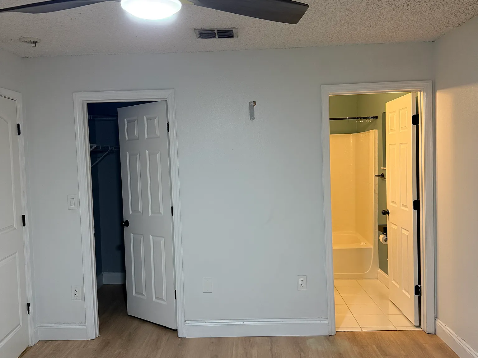 3 bed, 1300 sqft, $2,200 — Photo 2
