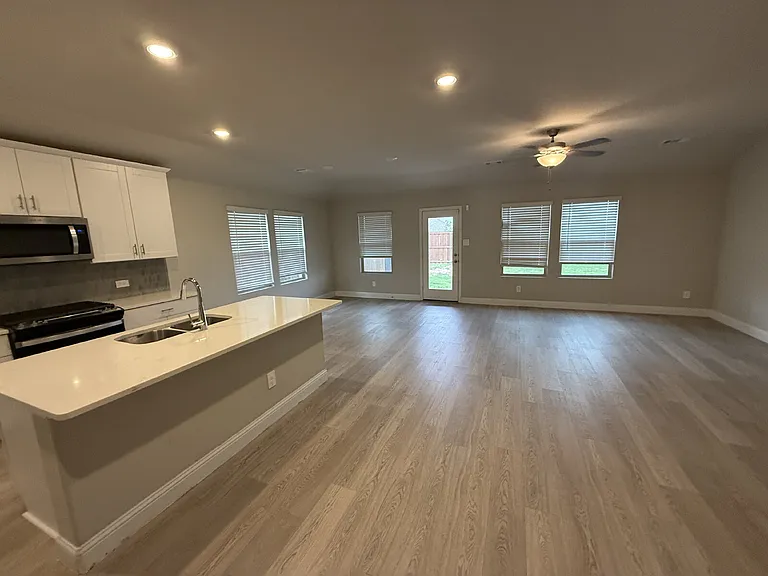 702 Williams Way — Photo 5