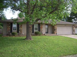 1020 W Sunset St, Springfield, MO 65807