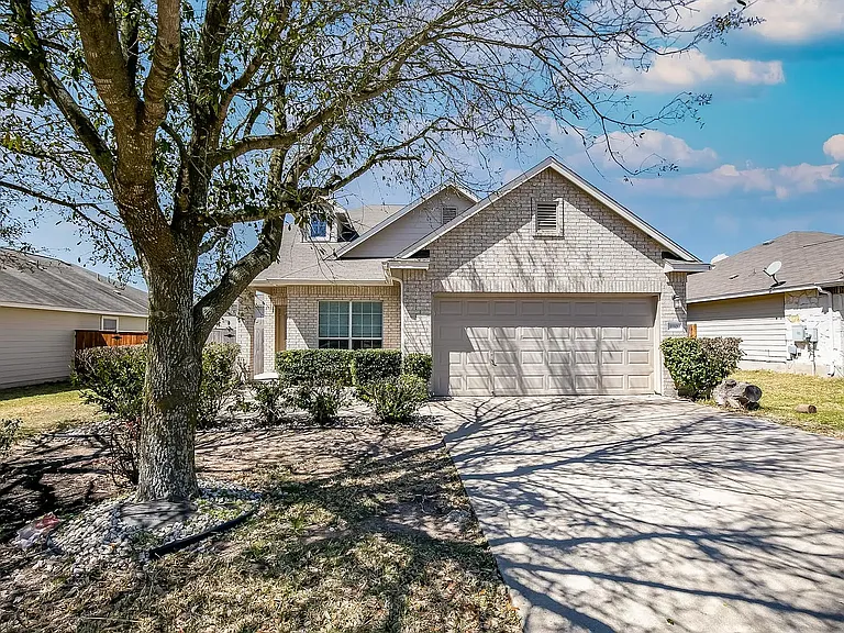 1110 Concan Dr — Photo 1