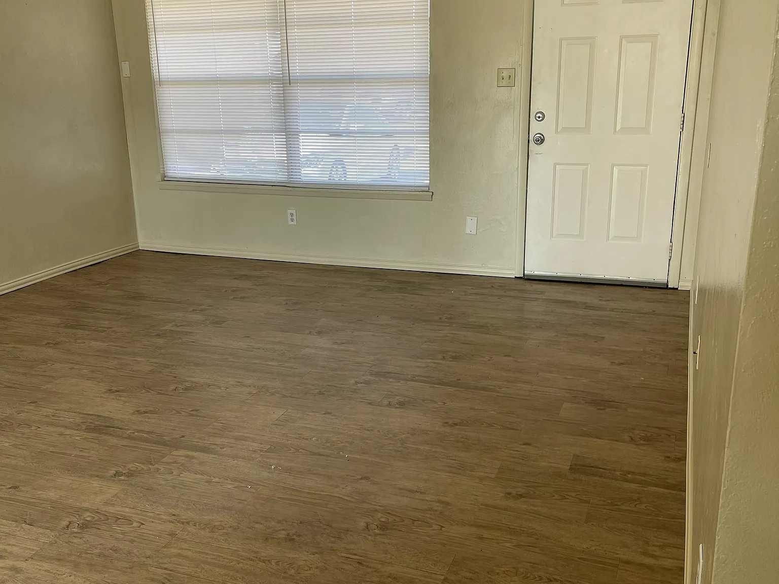 4 bed, 1.5 bath, 1100 sqft, $1,275 — Photo 4