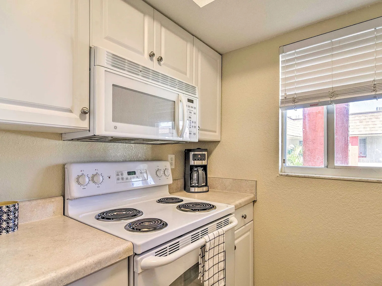 1 bed, 625 sqft, $1,700 — Photo 2