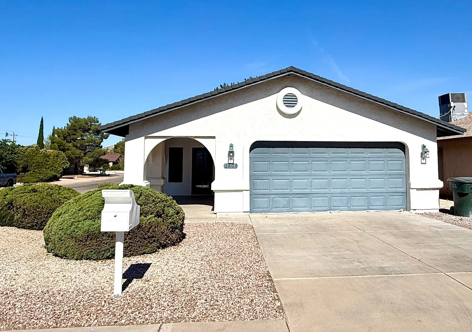 Updated 3 Bedroom, 2 Bathroom Home in Central Kingman Across from the Mohave County Fairgrounds! — Photo 2