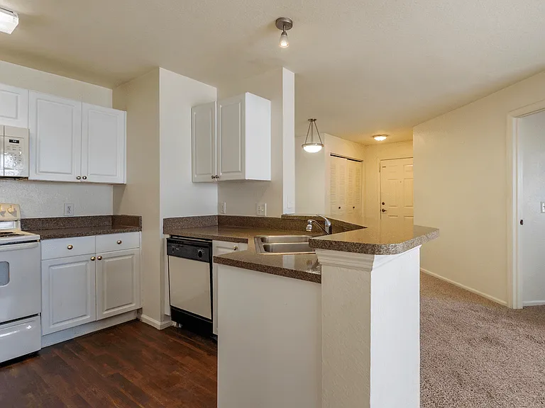 Westwood Apartments — Photo 19