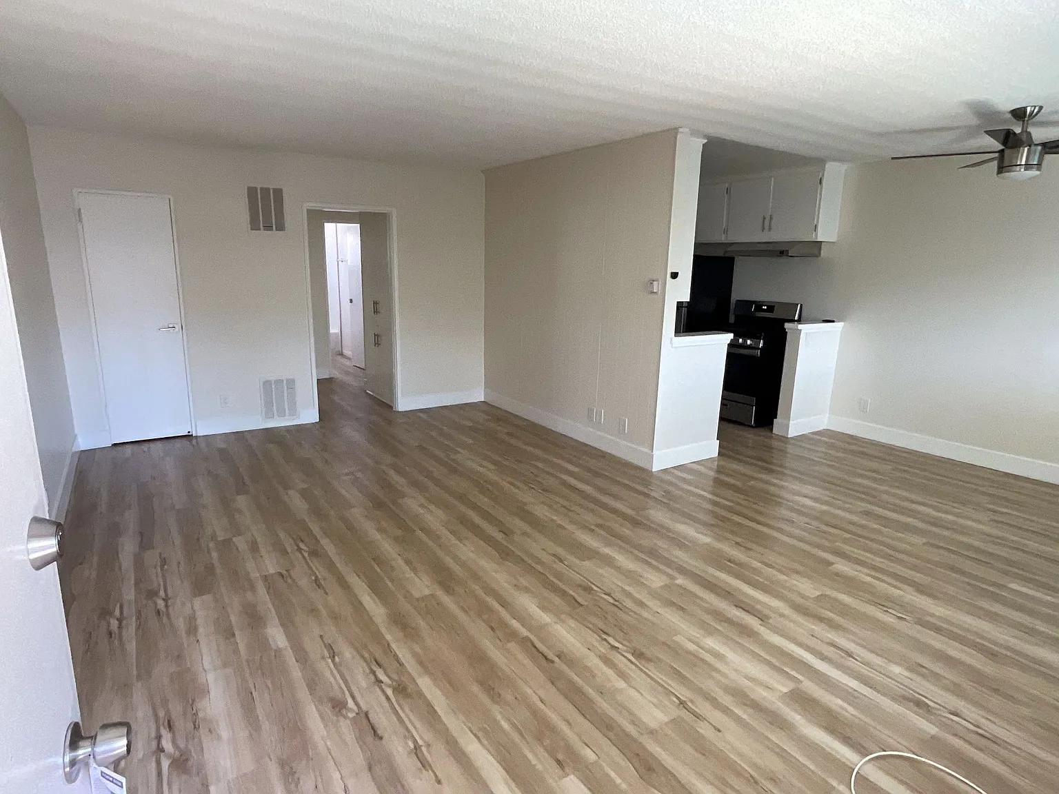 3942 Stevely Ave — Photo 2