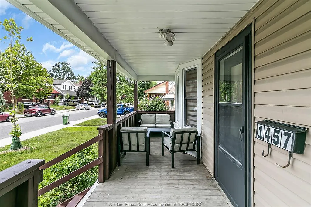 3 bed, 1.5 bath, $2,500 — Photo 4
