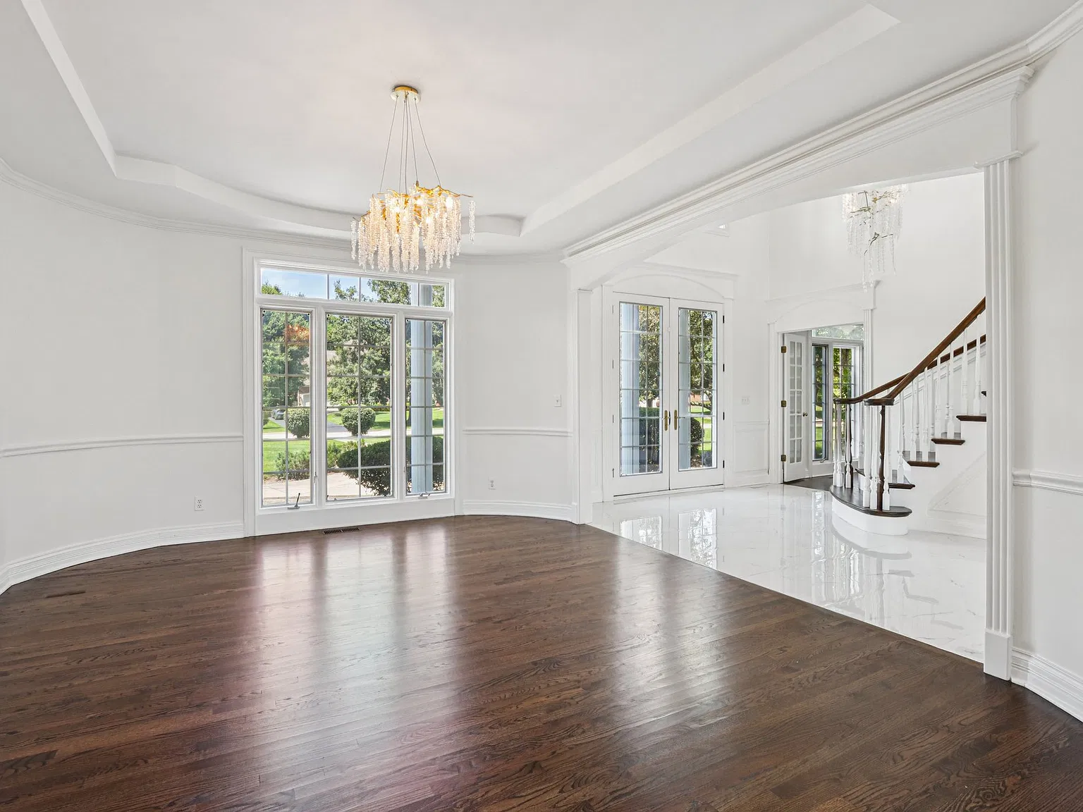 7 bed, 4774 sqft, $6,990 — Photo 3