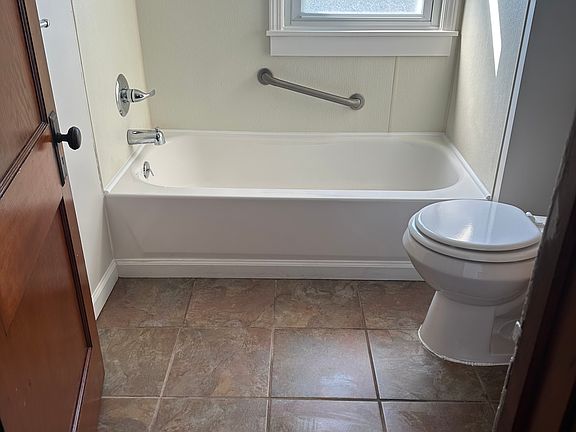 5th image of 1724 Chester Ave #1724
