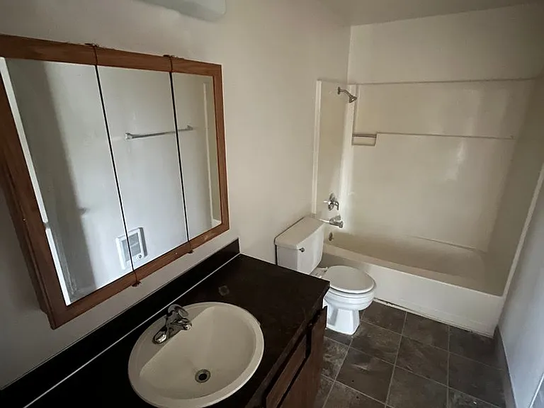 520 S 42nd St — Photo 2
