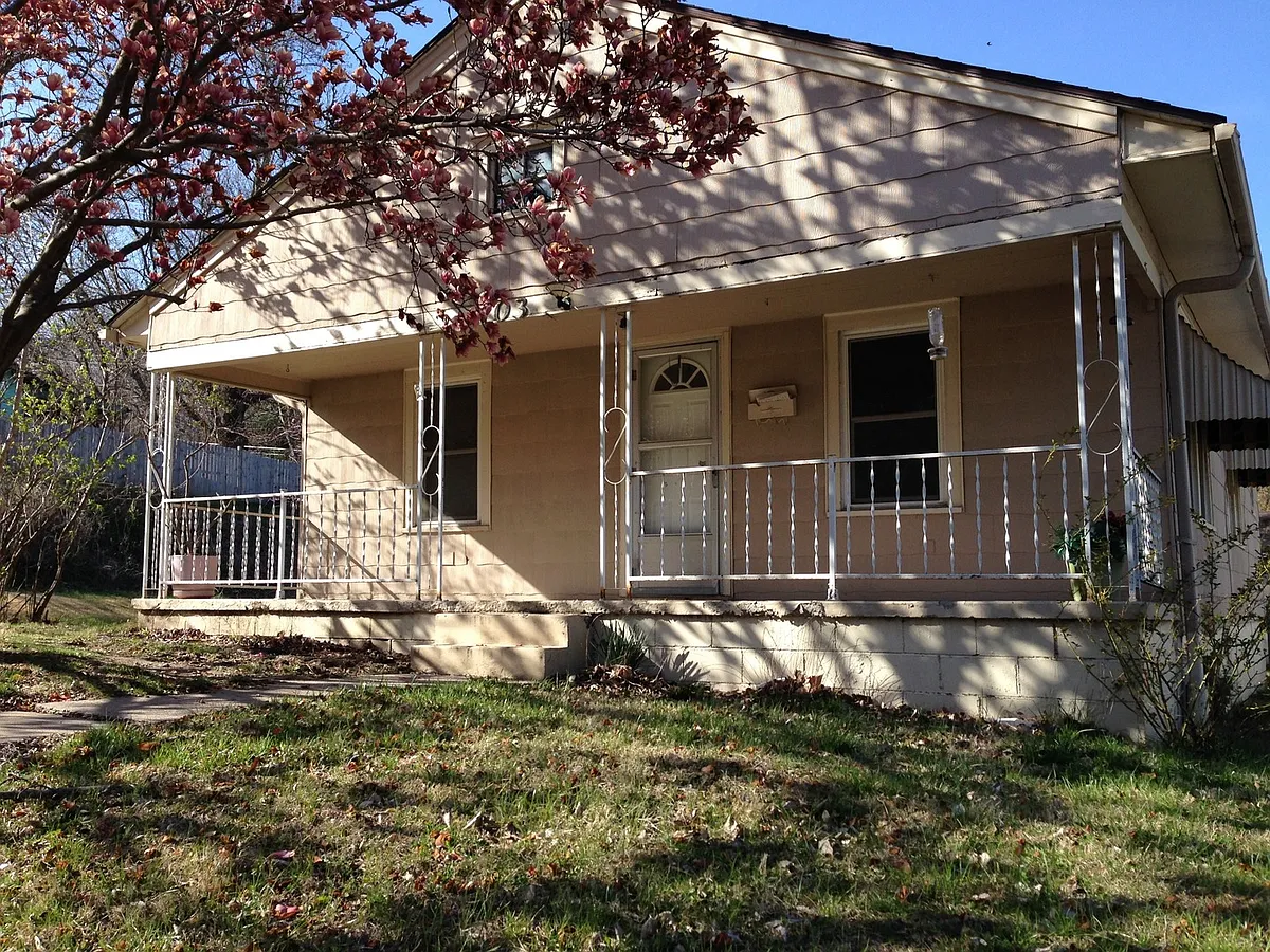Building Photo - 703 Green St