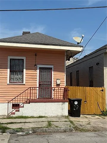 1929 Dumaine St Photo 1