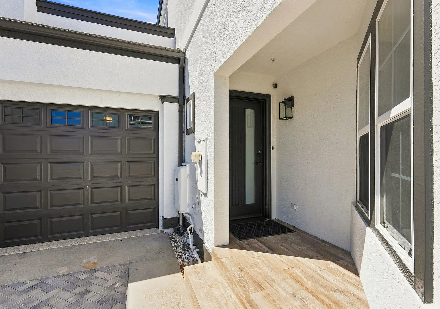 Waterfront Lido Peninsula Residence with Harbor Views Available Now — Photo 3