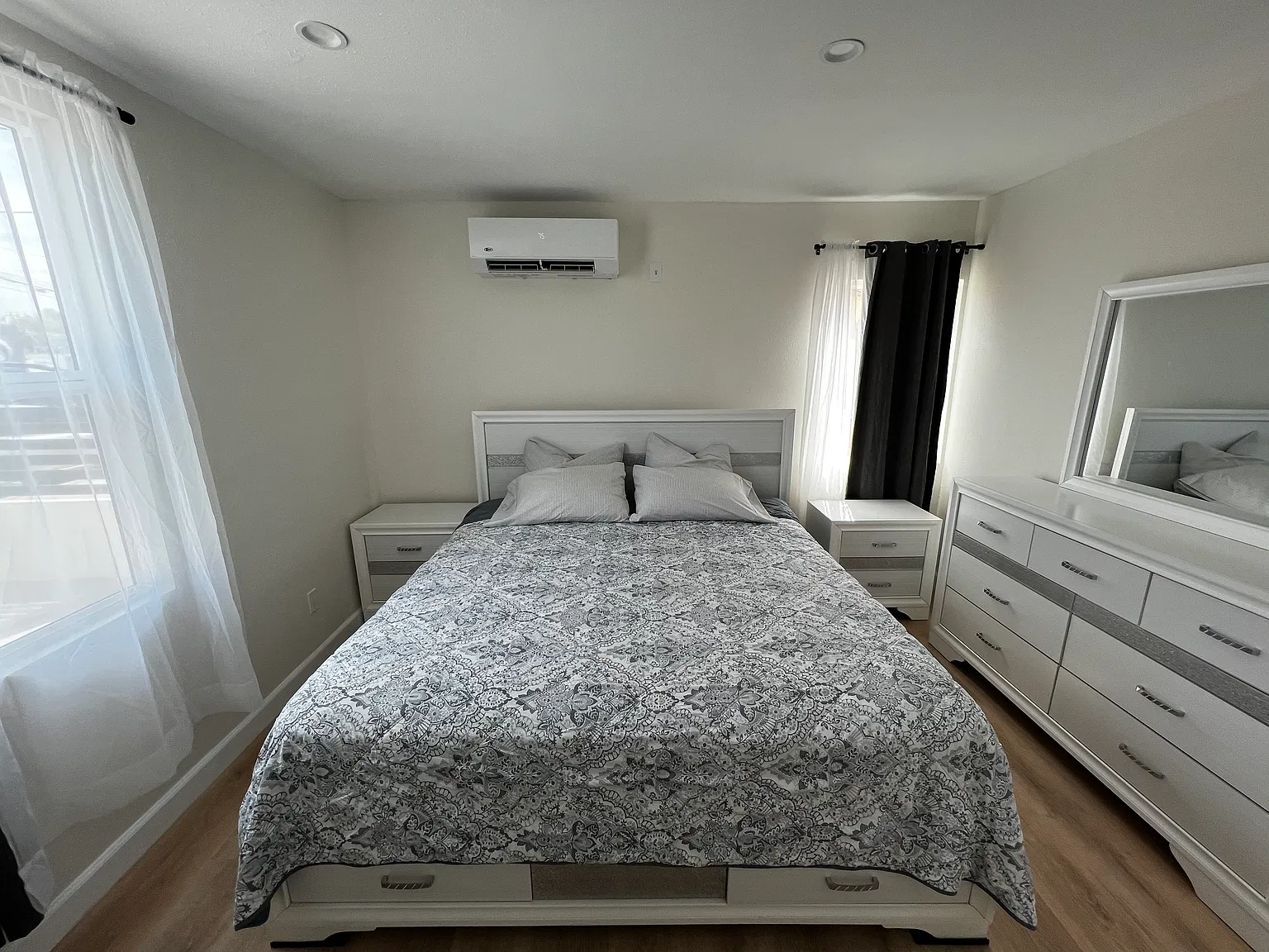 2 bed, 900 sqft, $3,300 — Photo 3