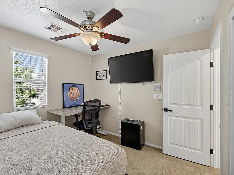 10847 Iona Island Ave — Photo 31