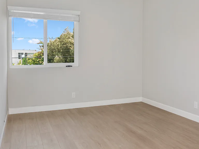 501 N Kings Rd #104 — Photo 10