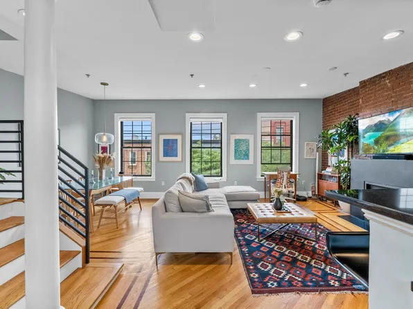 121 Bloomfield St #3, Hoboken, NJ 07030