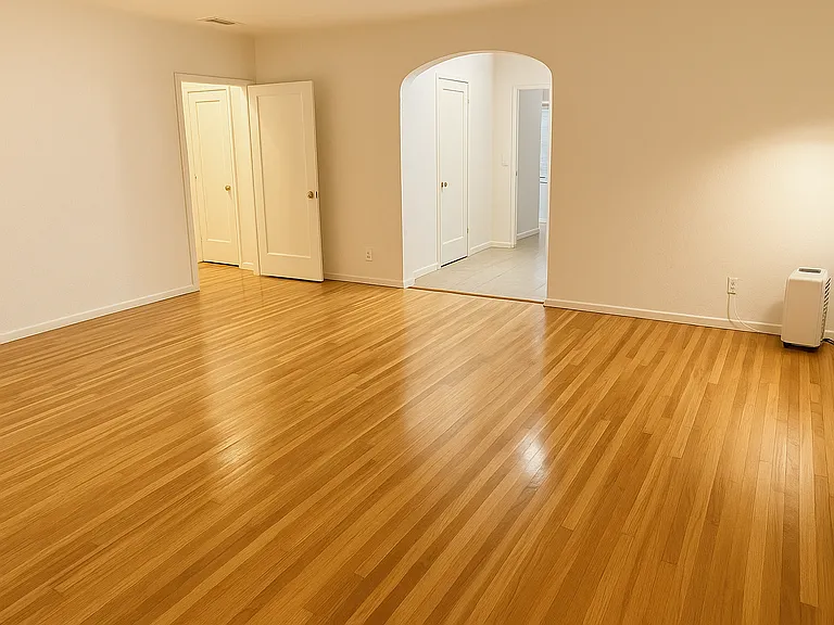 1615 Phillips Ln — Photo 3